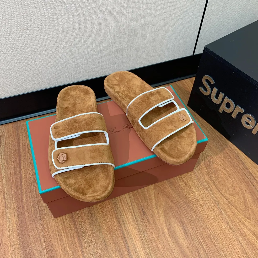 【LP】P:600💰 Size: 39-46 (45.46 can be customized) 【Loro Piana】LP men's slippers. Italian top cashmere is retro, elegant, low-key and luxurious. Both fashionable and practical, the leather is still of the highest quality in the entire network. The upper is silky and smooth. Wear-resistant and highly elastic beef tendon bottom. .